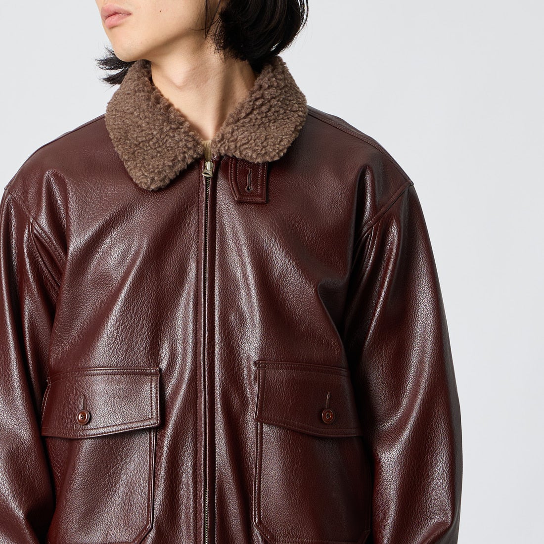 KIFFE [キッフェ] 別注 B-10 フェイクレザーフライトジャケット [KF262LE00130-JF] DK.BROWN &&モデル身長：175cm 着用サイズ：L&&