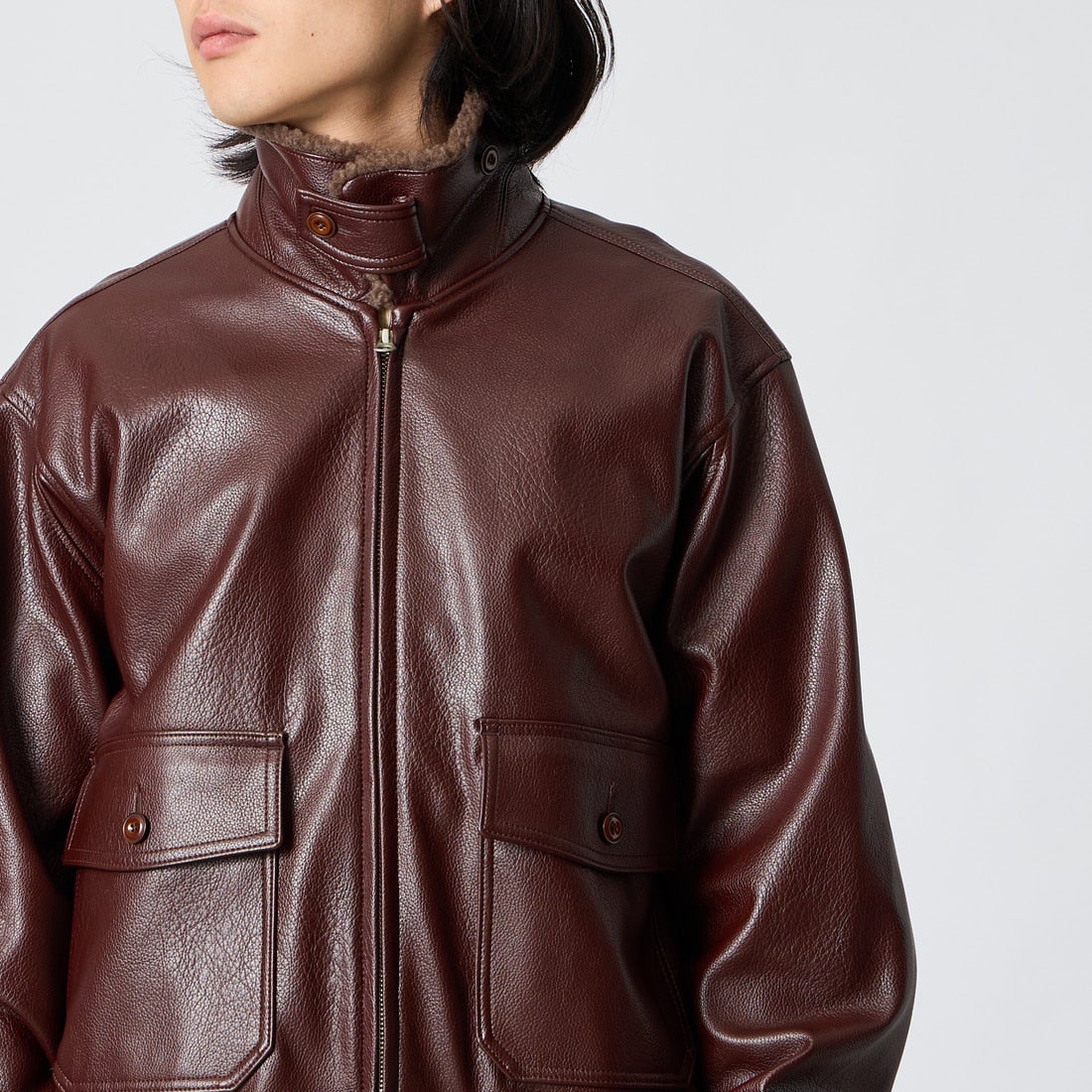 KIFFE [キッフェ] 別注 B-10 フェイクレザーフライトジャケット [KF262LE00130-JF] DK.BROWN &&モデル身長：175cm 着用サイズ：L&&