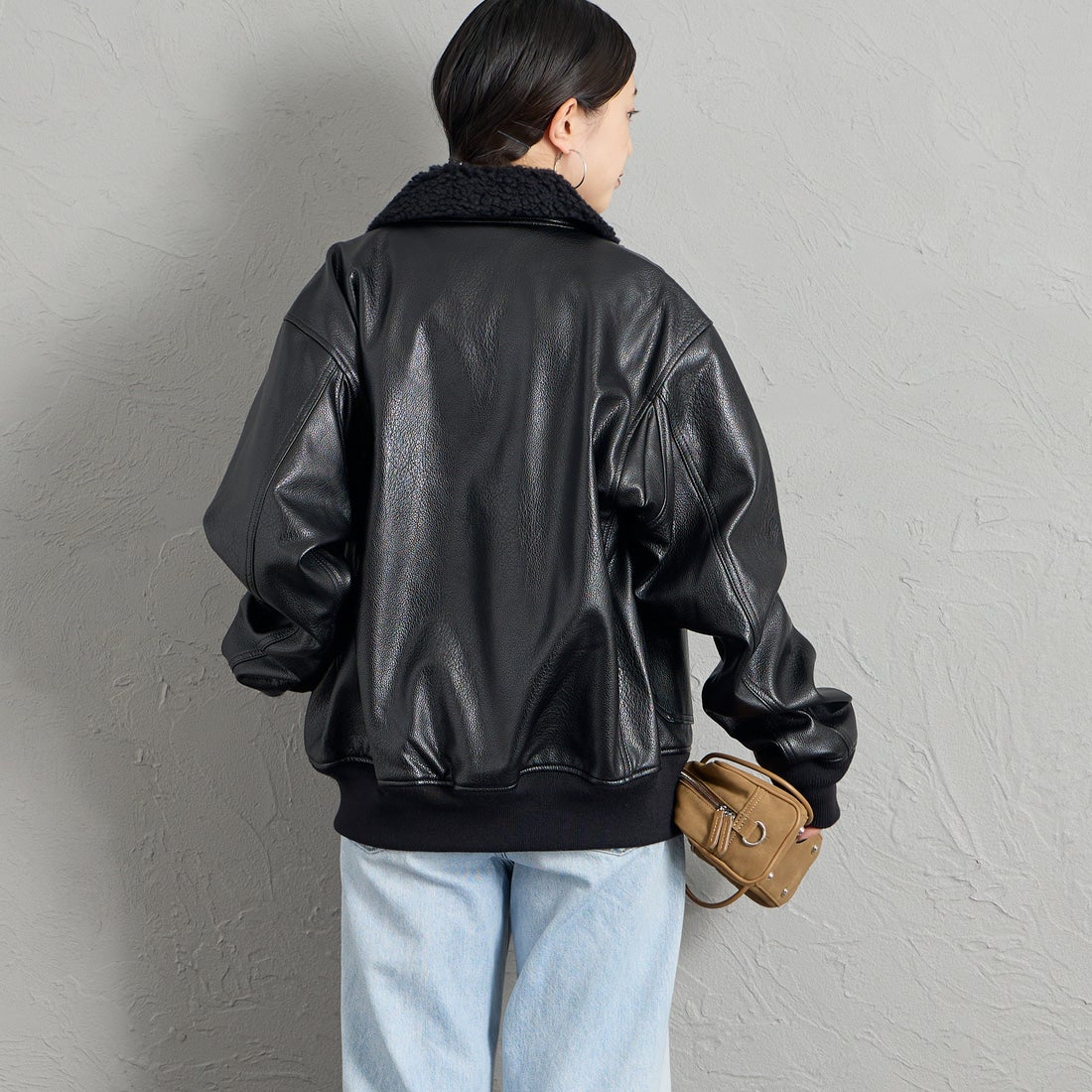 KIFFE [キッフェ] 別注 B-10 フェイクレザーフライトジャケット [KF262LE00130-JF] BLACK &&モデル身長：150cm 着用サイズ：S&&
