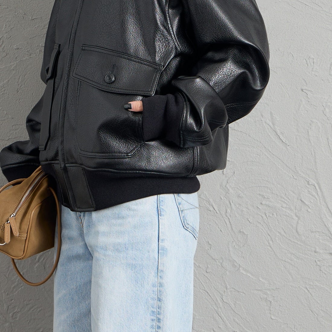 KIFFE [キッフェ] 別注 B-10 フェイクレザーフライトジャケット [KF262LE00130-JF] BLACK &&モデル身長：150cm 着用サイズ：S&&