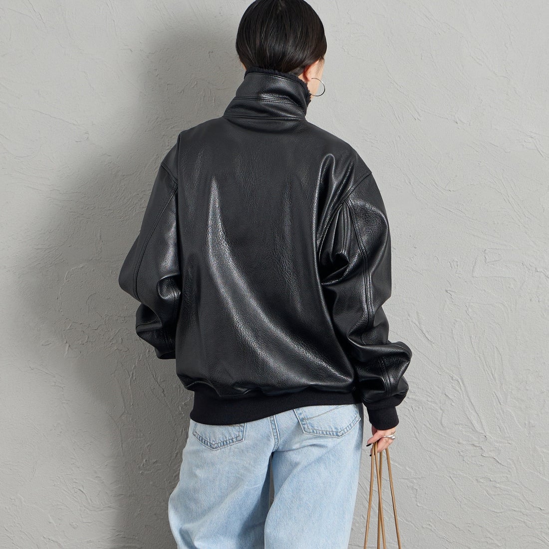 KIFFE [キッフェ] 別注 B-10 フェイクレザーフライトジャケット [KF262LE00130-JF] BLACK &&モデル身長：150cm 着用サイズ：S&&