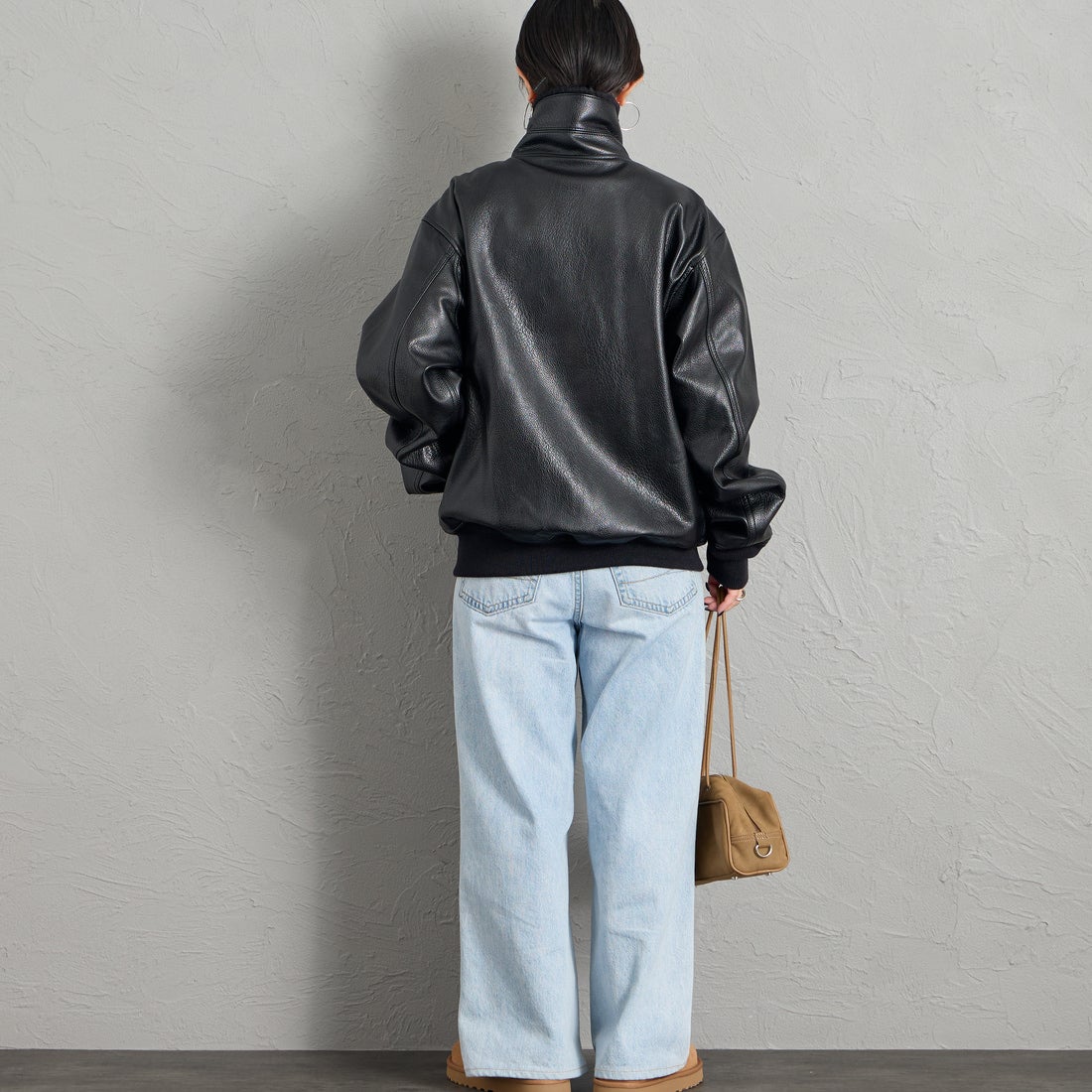 KIFFE [キッフェ] 別注 B-10 フェイクレザーフライトジャケット [KF262LE00130-JF] BLACK &&モデル身長：150cm 着用サイズ：S&&