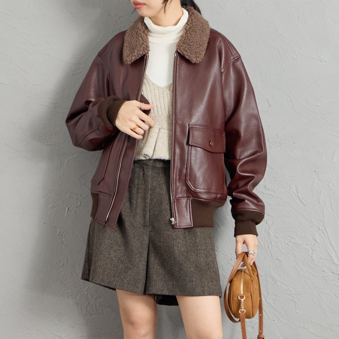 KIFFE [キッフェ] 別注 B-10 フェイクレザーフライトジャケット [KF262LE00130-JF] DK.BROWN &&モデル身長：162cm 着用サイズ：S&&