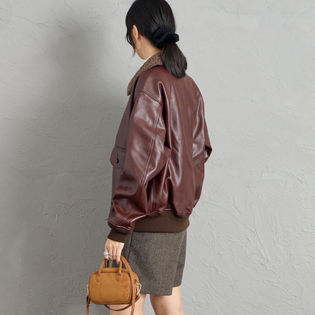 KIFFE [キッフェ] 別注 B-10 フェイクレザーフライトジャケット [KF262LE00130-JF] DK.BROWN &&モデル身長：162cm 着用サイズ：S&&