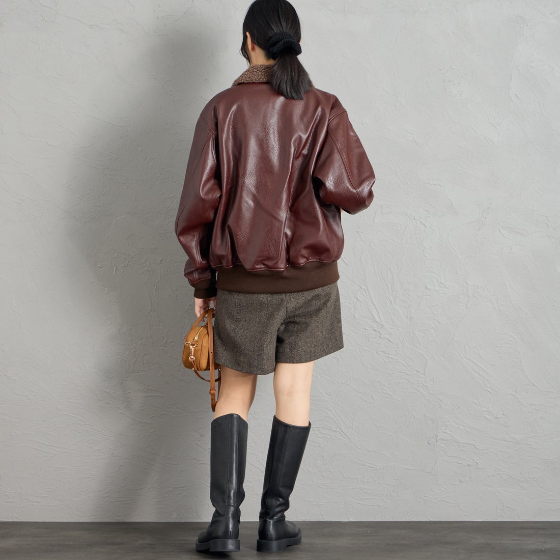 KIFFE [キッフェ] 別注 B-10 フェイクレザーフライトジャケット [KF262LE00130-JF] DK.BROWN &&モデル身長：162cm 着用サイズ：S&&
