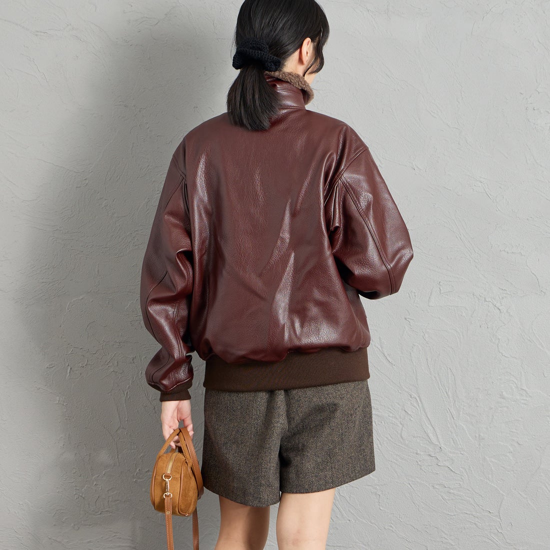 KIFFE [キッフェ] 別注 B-10 フェイクレザーフライトジャケット [KF262LE00130-JF] DK.BROWN &&モデル身長：162cm 着用サイズ：S&&