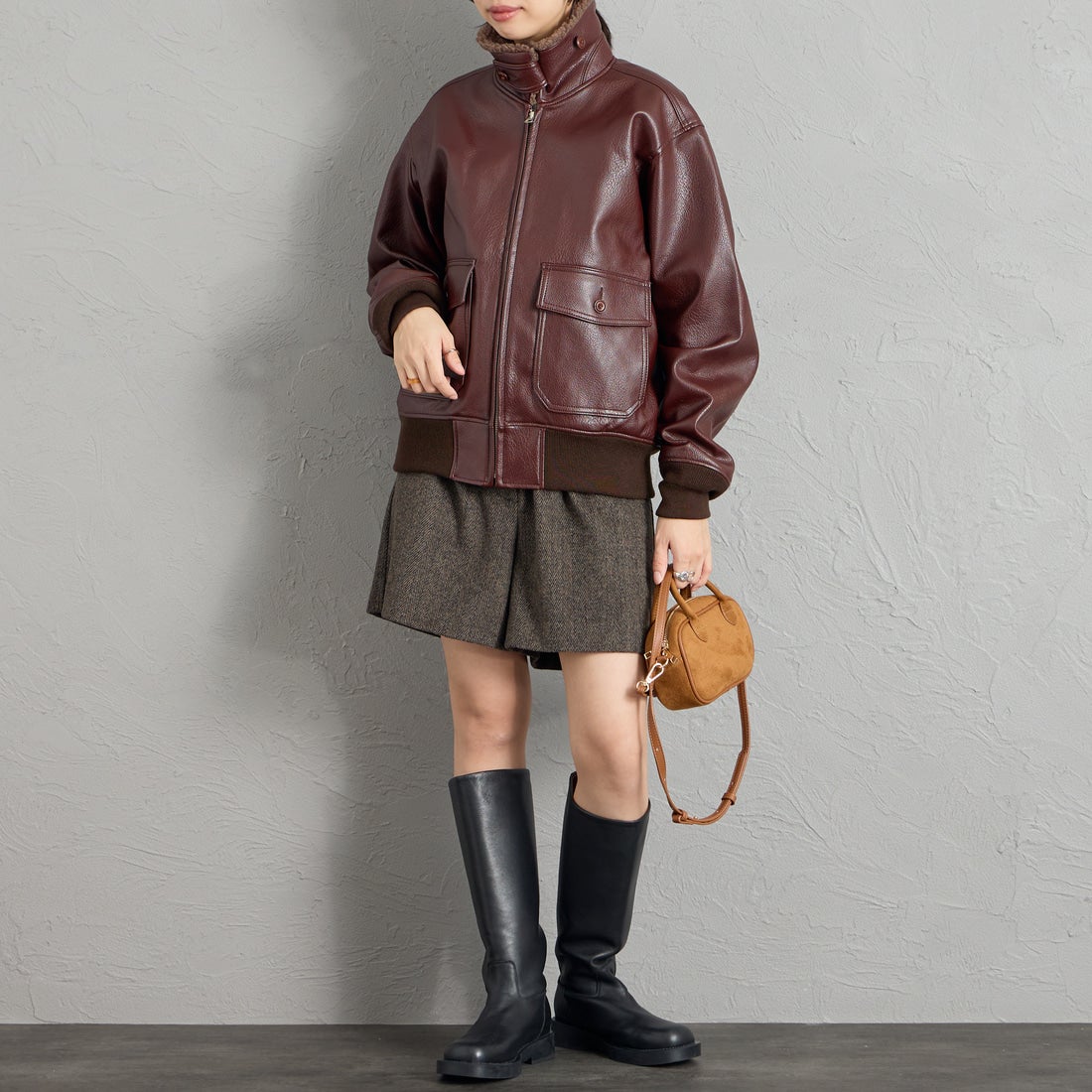 KIFFE [キッフェ] 別注 B-10 フェイクレザーフライトジャケット [KF262LE00130-JF] DK.BROWN &&モデル身長：162cm 着用サイズ：S&&