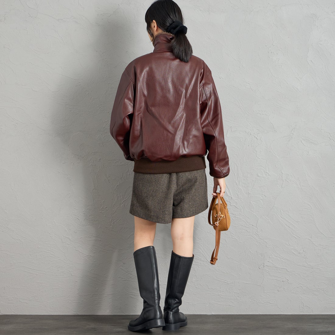 KIFFE [キッフェ] 別注 B-10 フェイクレザーフライトジャケット [KF262LE00130-JF] DK.BROWN &&モデル身長：162cm 着用サイズ：S&&