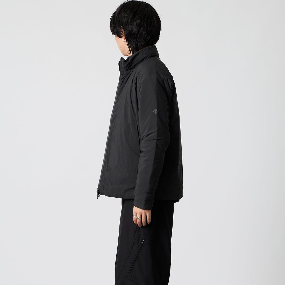 DESCENTE ALLTERRAIN [デサントオルテライン] ヒートサーキュレーションダウンジャケット [DU6FWBA6M] BK00 &&モデル身長：177cm 着用サイズ：M&&