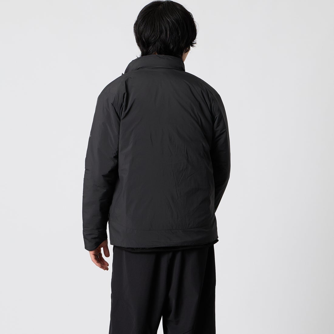 DESCENTE ALLTERRAIN [デサントオルテライン] ヒートサーキュレーションダウンジャケット [DU6FWBA6M] BK00 &&モデル身長：177cm 着用サイズ：M&&