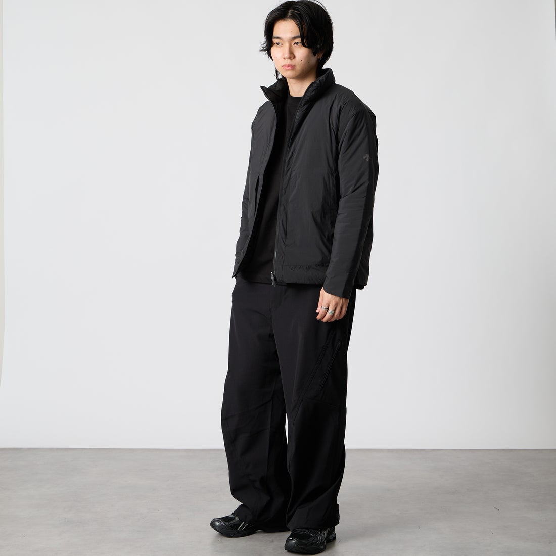 DESCENTE ALLTERRAIN [デサントオルテライン] ヒートサーキュレーションダウンジャケット [DU6FWBA6M] BK00 &&モデル身長：177cm 着用サイズ：M&&