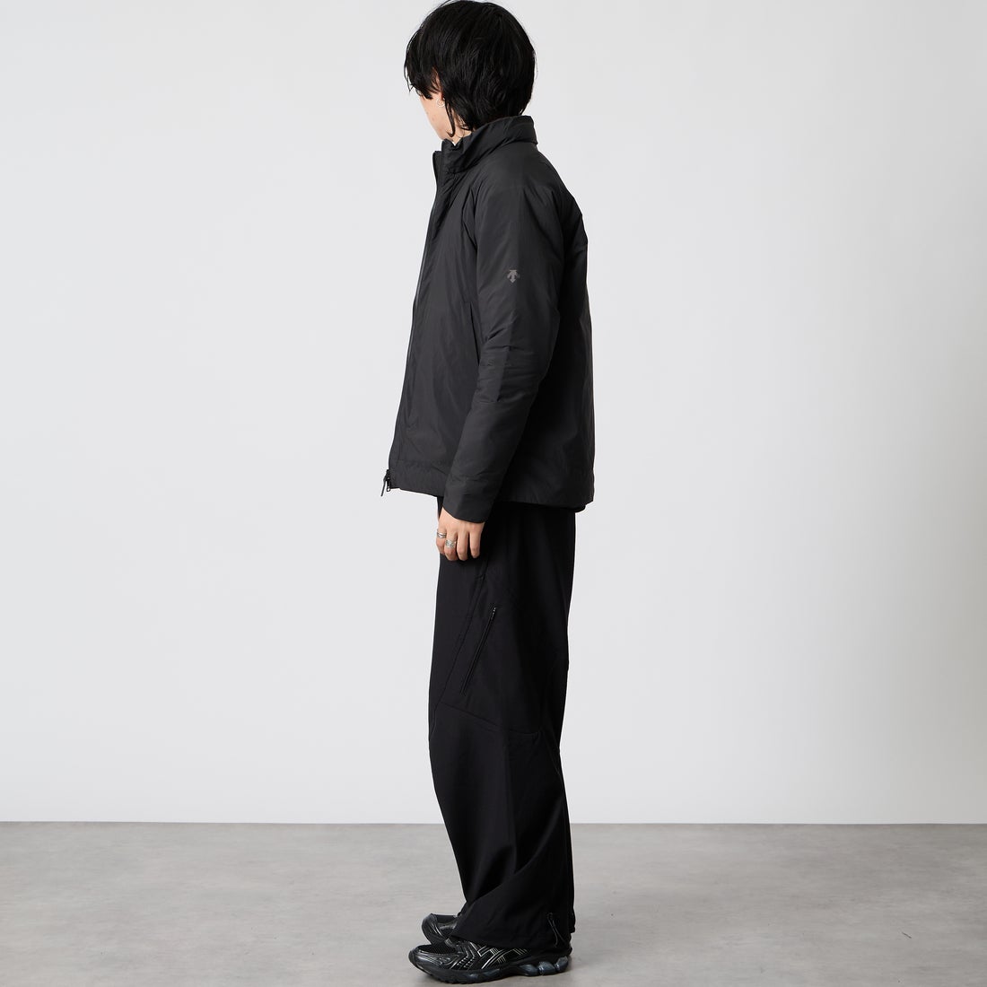 DESCENTE ALLTERRAIN [デサントオルテライン] ヒートサーキュレーションダウンジャケット [DU6FWBA6M] BK00 &&モデル身長：177cm 着用サイズ：M&&