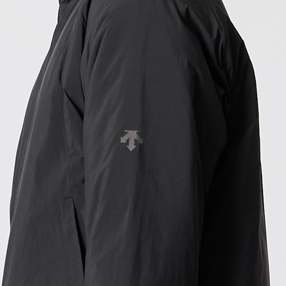 DESCENTE ALLTERRAIN [デサントオルテライン] ヒートサーキュレーションダウンジャケット [DU6FWBA6M] BK00 &&モデル身長：177cm 着用サイズ：M&&