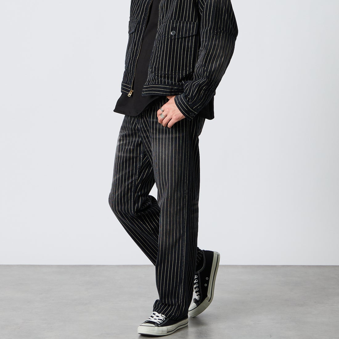 010 BLACK&&モデル身長：177cm 着用サイズ：30&&