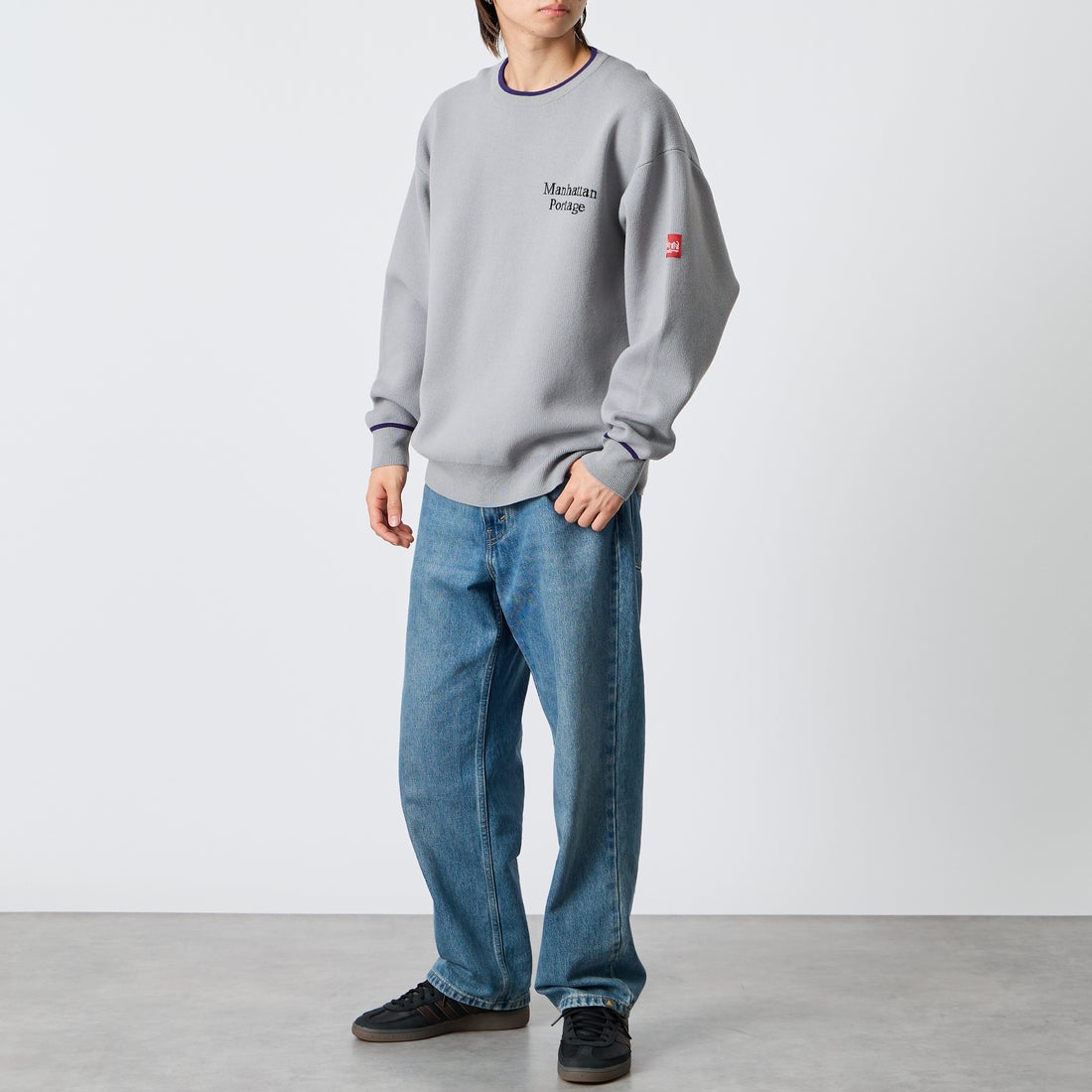 MANHATTAN PORTAGE [マンハッタンポーテージ] 別注 手描き風 バックデザインジャガードニット [26FWMP-IN93-JF] L.GRAY/PPL &&モデル身長：177cm 着用サイズ：L&&