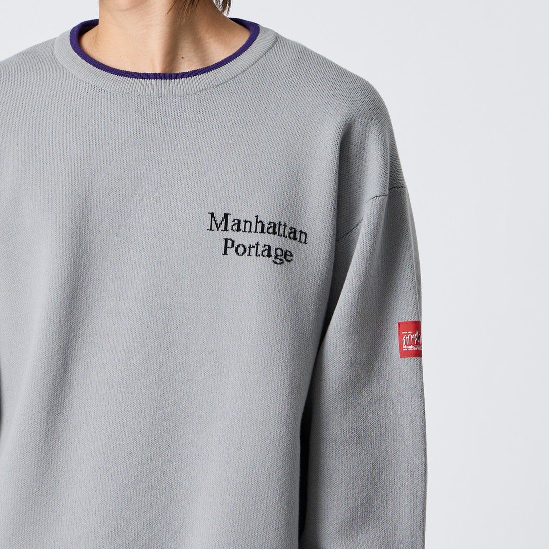 MANHATTAN PORTAGE [マンハッタンポーテージ] 別注 手描き風 バックデザインジャガードニット [26FWMP-IN93-JF] L.GRAY/PPL &&モデル身長：177cm 着用サイズ：L&&