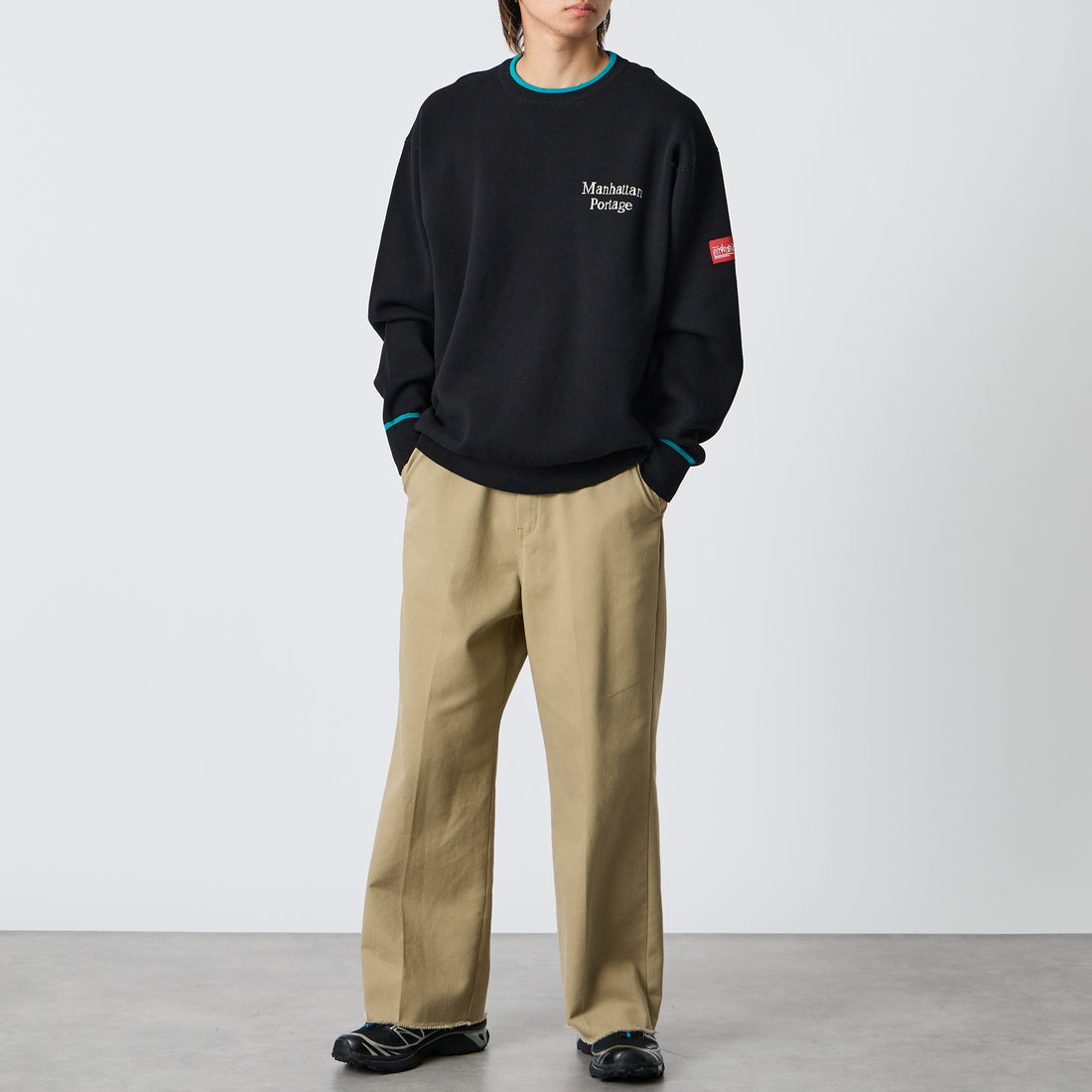 MANHATTAN PORTAGE [マンハッタンポーテージ] 別注 手描き風 バックデザインジャガードニット [26FWMP-IN93-JF] BLACK/TURQ &&モデル身長：177cm 着用サイズ：L&&