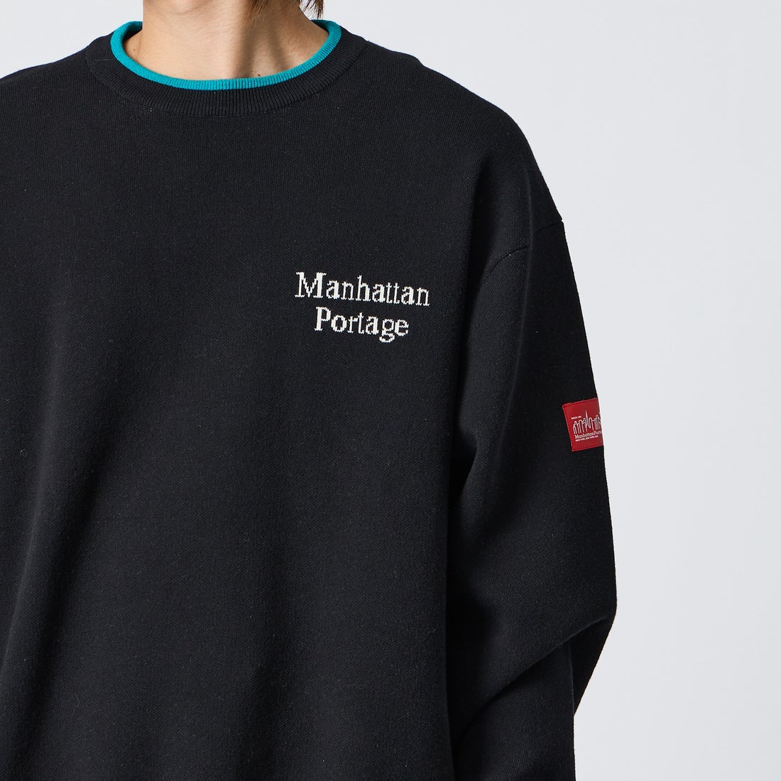 MANHATTAN PORTAGE [マンハッタンポーテージ] 別注 手描き風 バックデザインジャガードニット [26FWMP-IN93-JF] BLACK/TURQ &&モデル身長：177cm 着用サイズ：L&&