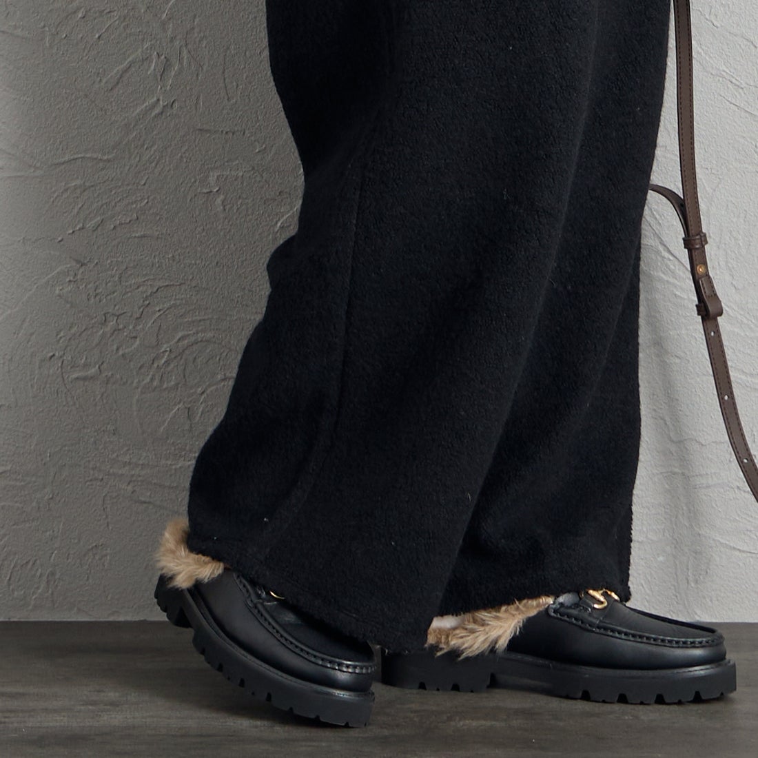 mizuiro ind [ミズイロインド] ボアイージーパンツ [3-260096] 99 BLACK &&モデル身長：156cm 着用サイズ：F&&