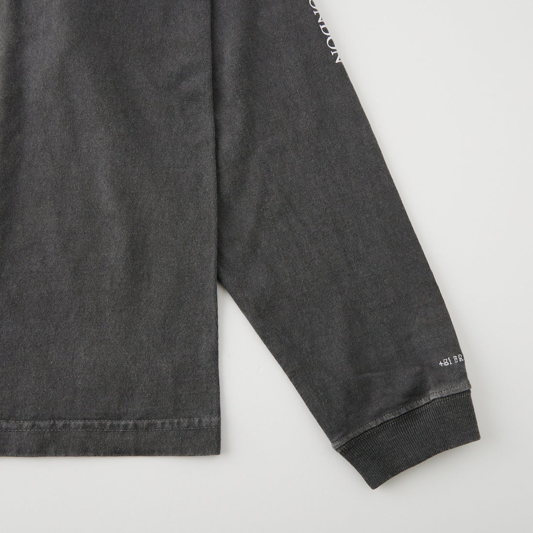 +81 BRANCA [ハチイチブランカ] THE NATIONAL GALLERY ロングスリーブTシャツ [81B-26AW-CS16] CHARCOAL