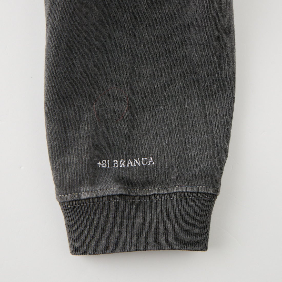 +81 BRANCA [ハチイチブランカ] THE NATIONAL GALLERY ロングスリーブTシャツ [81B-26AW-CS16] CHARCOAL