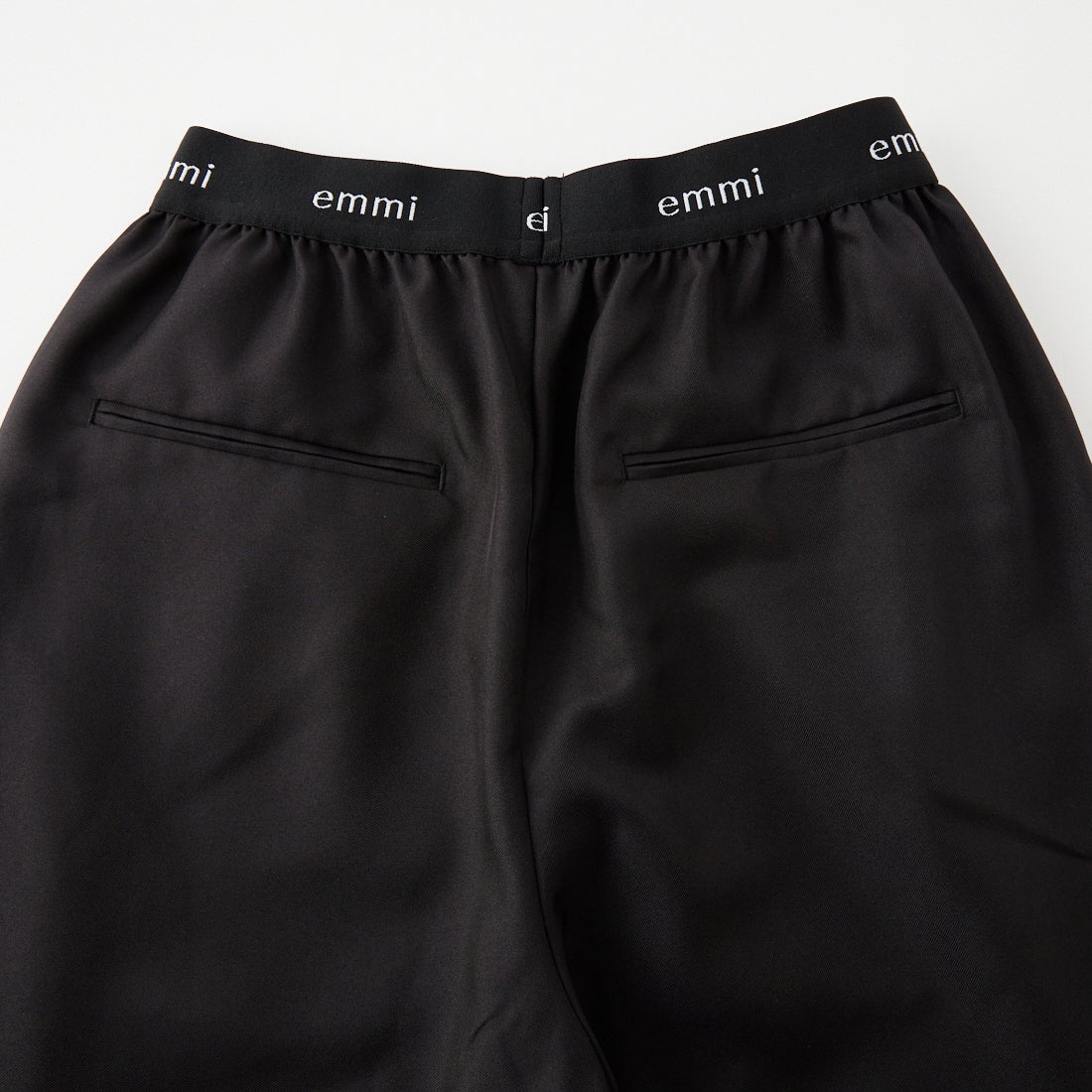 emmi [エミ] ロゴゴムジャガードタックパンツ [13WFP264094] BLK