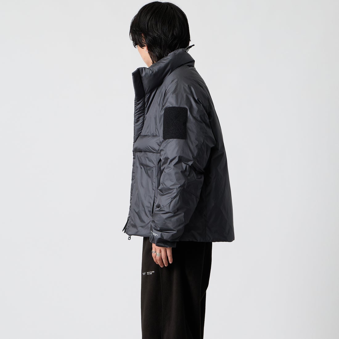 YDOT [ワイドット] コンツアー ダウンジャケット [YU41803] SMOKE BLK &&モデル身長：177cm 着用サイズ：L&&
