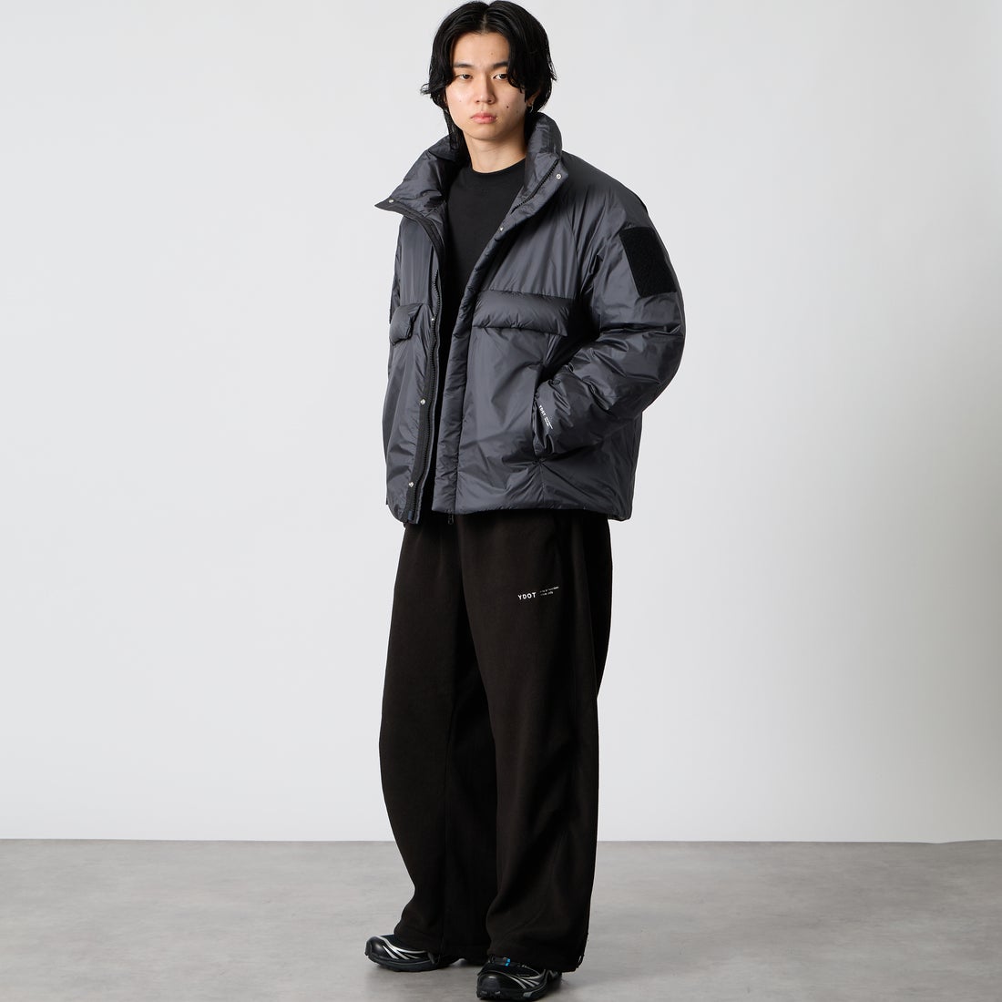 YDOT [ワイドット] コンツアー ダウンジャケット [YU41803] SMOKE BLK &&モデル身長：177cm 着用サイズ：L&&