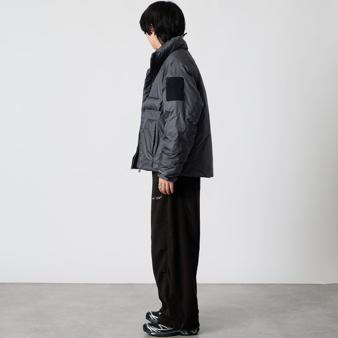 YDOT [ワイドット] コンツアー ダウンジャケット [YU41803] SMOKE BLK &&モデル身長：177cm 着用サイズ：L&&