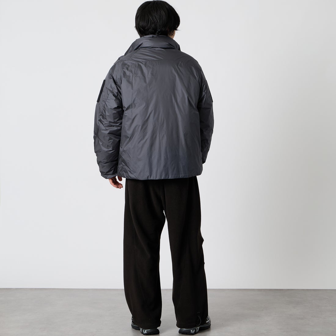 YDOT [ワイドット] コンツアー ダウンジャケット [YU41803] SMOKE BLK &&モデル身長：177cm 着用サイズ：L&&