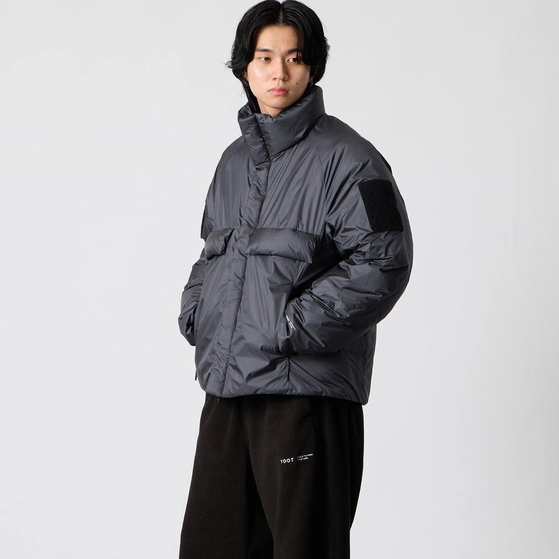 YDOT [ワイドット] コンツアー ダウンジャケット [YU41803] SMOKE BLK &&モデル身長：177cm 着用サイズ：L&&