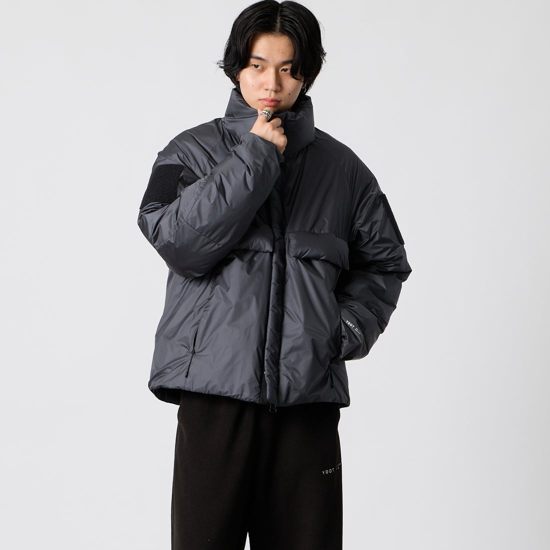 YDOT [ワイドット] コンツアー ダウンジャケット [YU41803] SMOKE BLK &&モデル身長：177cm 着用サイズ：L&&