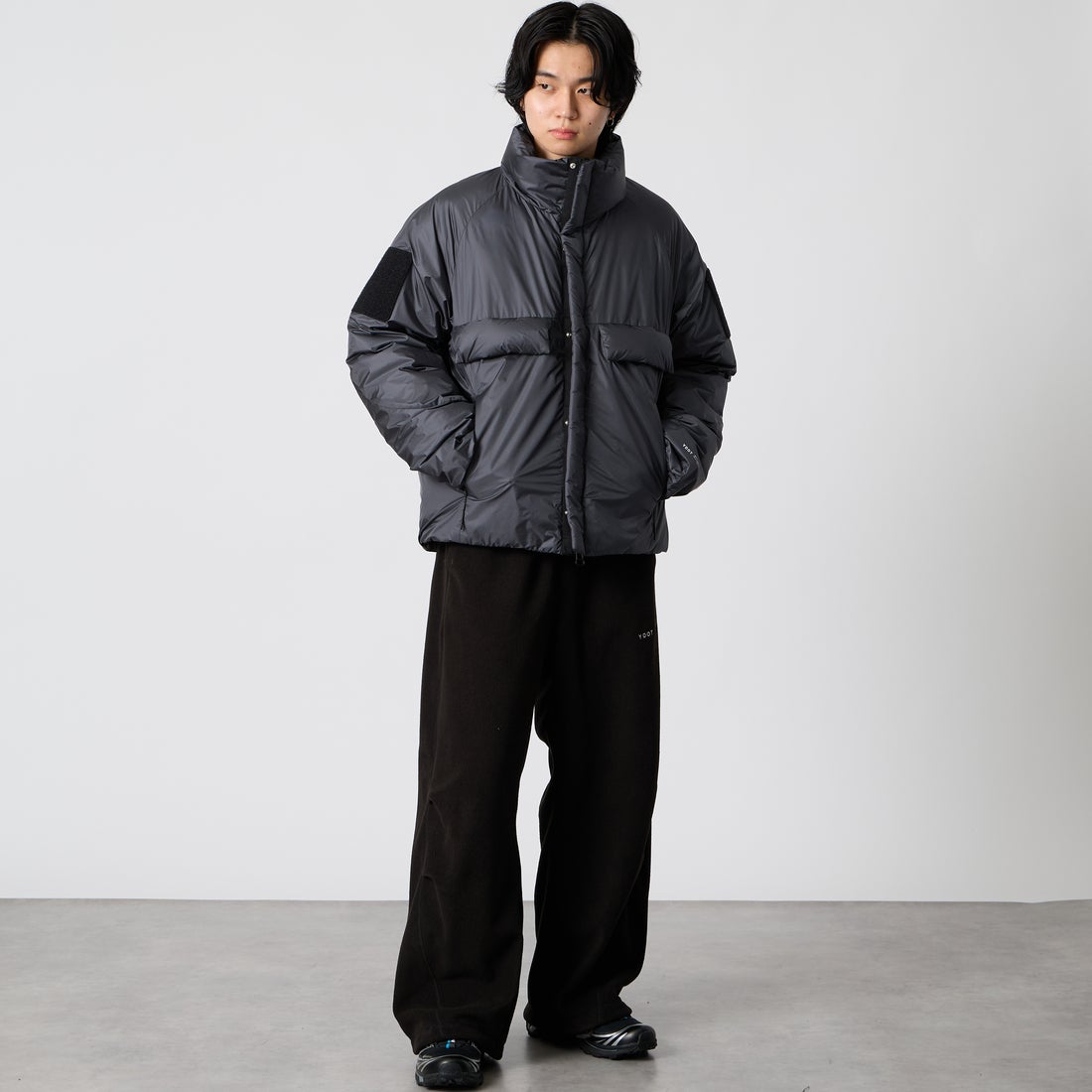 YDOT [ワイドット] コンツアー ダウンジャケット [YU41803] SMOKE BLK &&モデル身長：177cm 着用サイズ：L&&