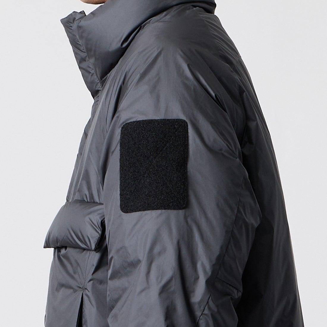 YDOT [ワイドット] コンツアー ダウンジャケット [YU41803] SMOKE BLK &&モデル身長：177cm 着用サイズ：L&&