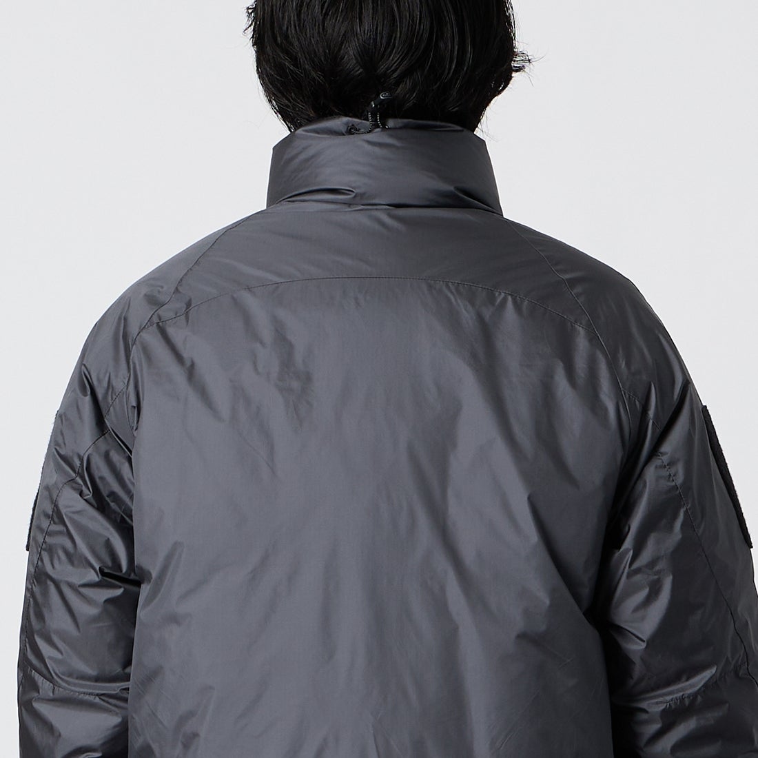YDOT [ワイドット] コンツアー ダウンジャケット [YU41803] SMOKE BLK &&モデル身長：177cm 着用サイズ：L&&