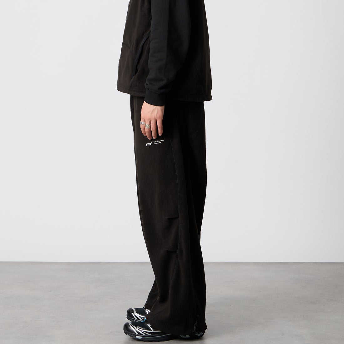 YDOT [ワイドット] テックフリース サークルバギーパンツ [YU61802] BLACK &&モデル身長：177cm 着用サイズ：M&&
