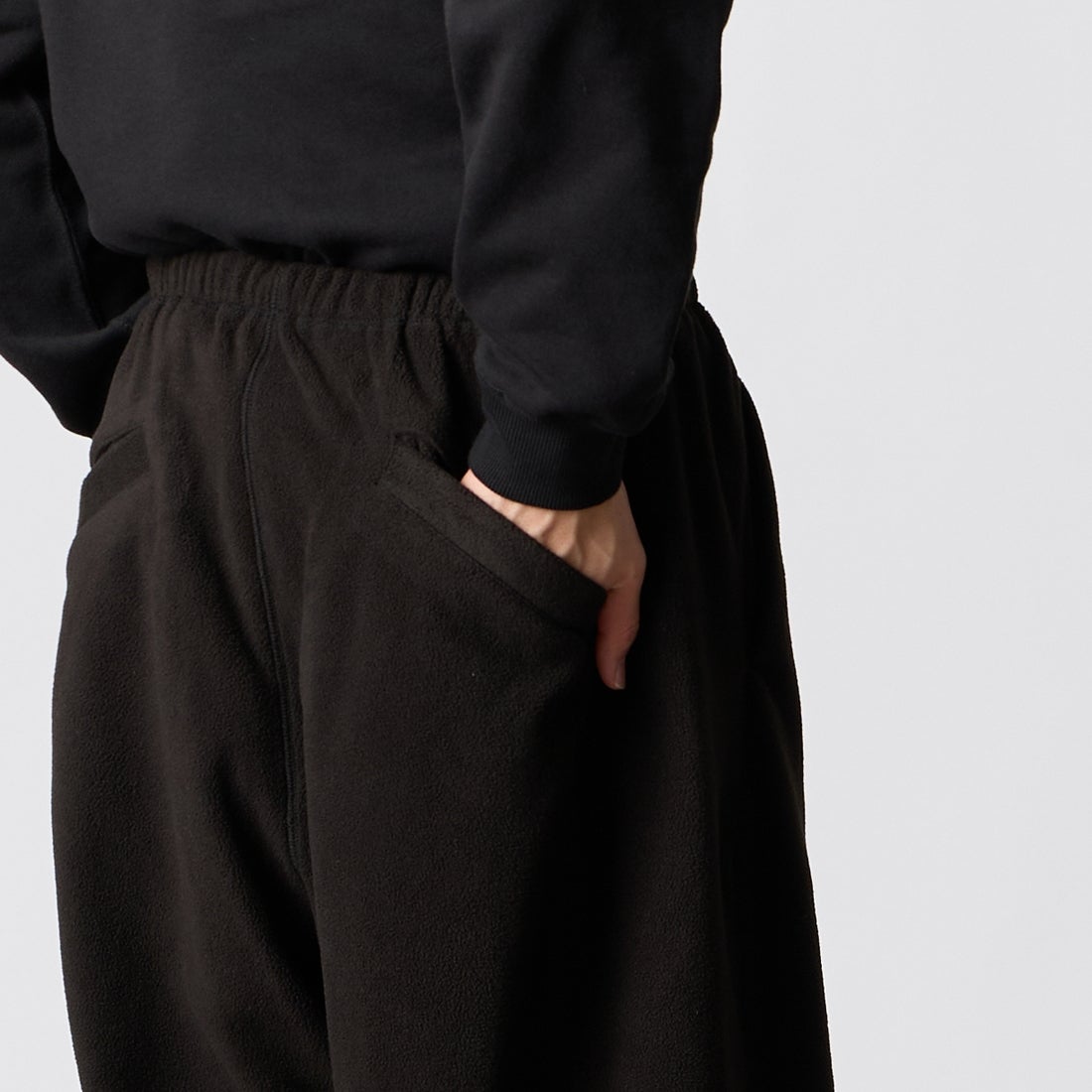 YDOT [ワイドット] テックフリース サークルバギーパンツ [YU61802] BLACK &&モデル身長：177cm 着用サイズ：M&&