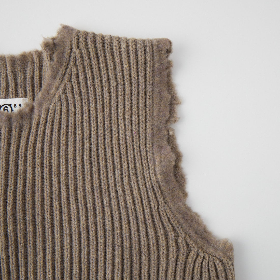 MM6 Maison Margiela [エムエムシックス メゾン マルジェラ] ニューメリックロゴニットベスト [SH2FB0035-M13346] 811M BEIGE