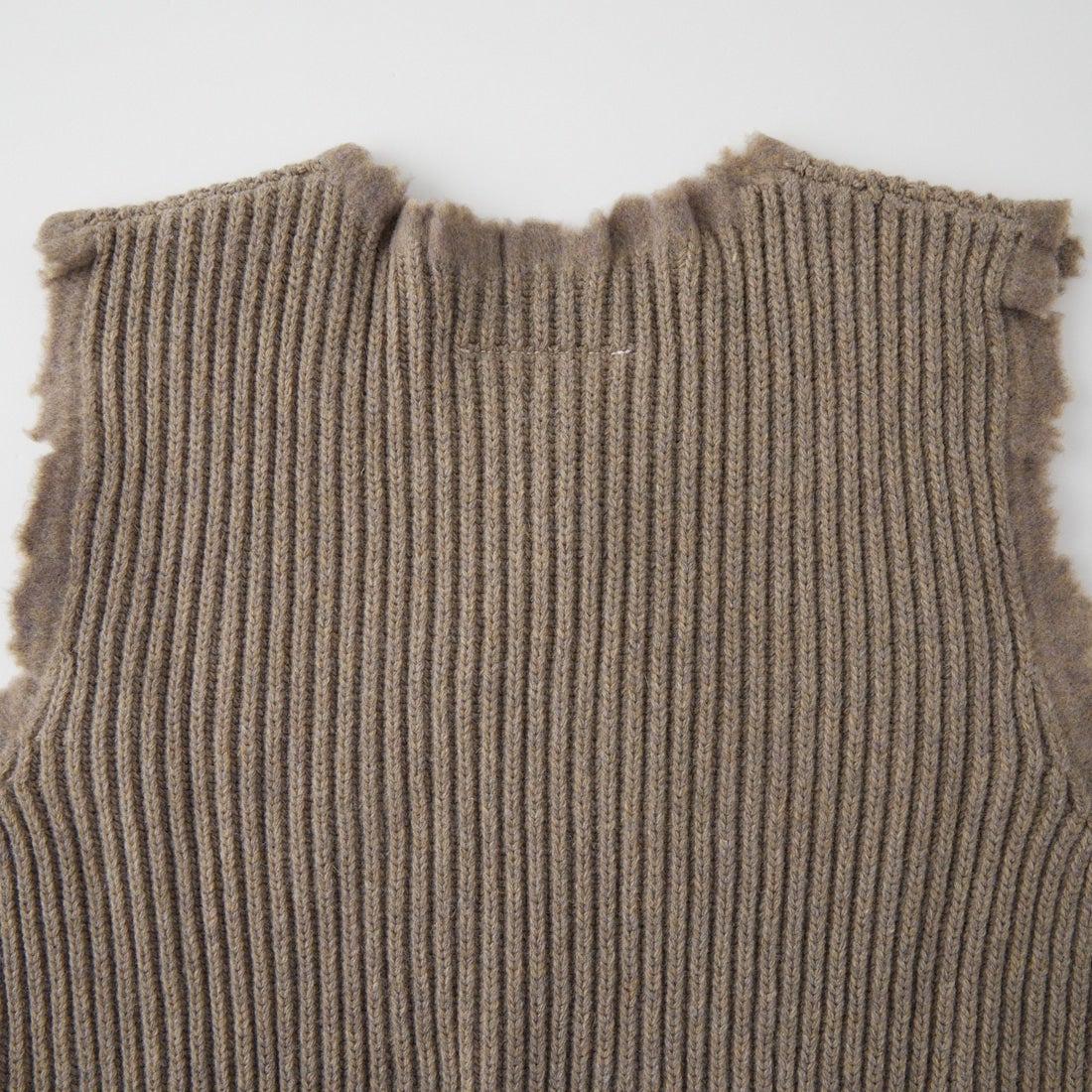 MM6 Maison Margiela [エムエムシックス メゾン マルジェラ] ニューメリックロゴニットベスト [SH2FB0035-M13346] 811M BEIGE
