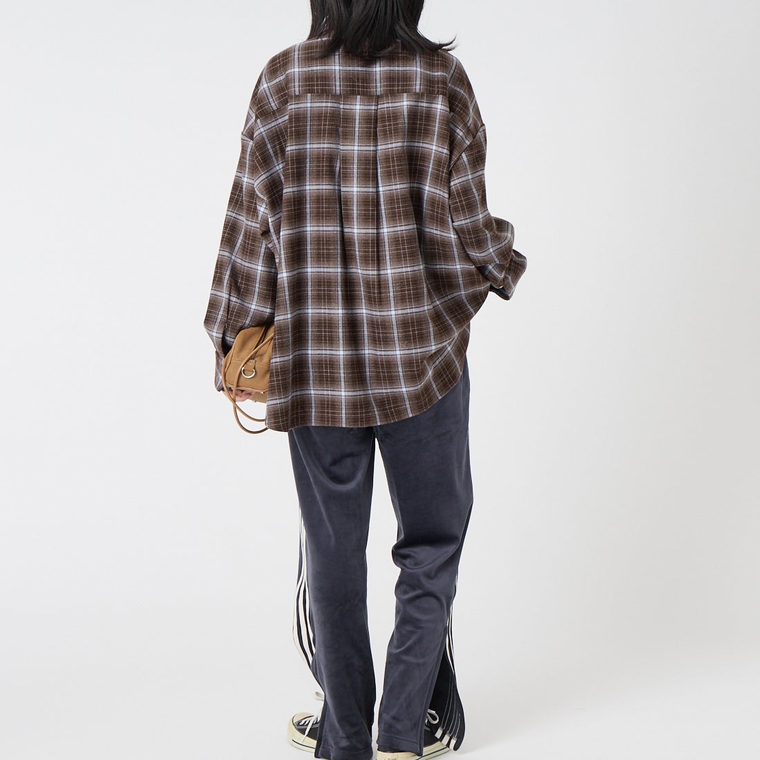 Jeans Factory Clothes [ジーンズファクトリークローズ] メンズライクビッグネルシャツ [IN16-SH-6] ﾌﾞﾗｳﾝ &&モデル身長：162cm 着用サイズ：F&&