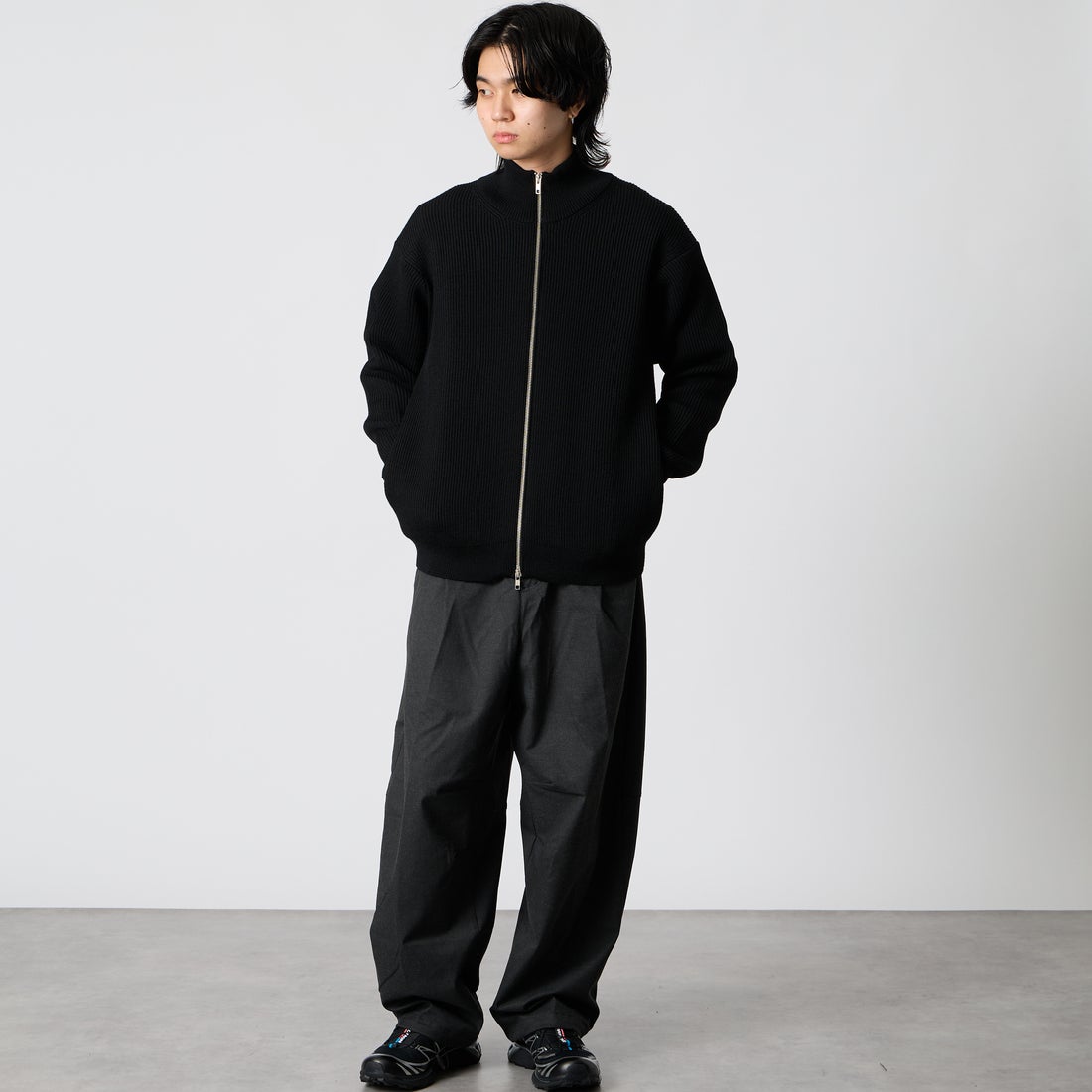 Vincent et Mireille [ヴァンソン エ ミレイユ] 別注 ドライバーズニットセーター [VM262IN13021-JF] BLACK &&モデル身長：177cm 着用サイズ：40&&