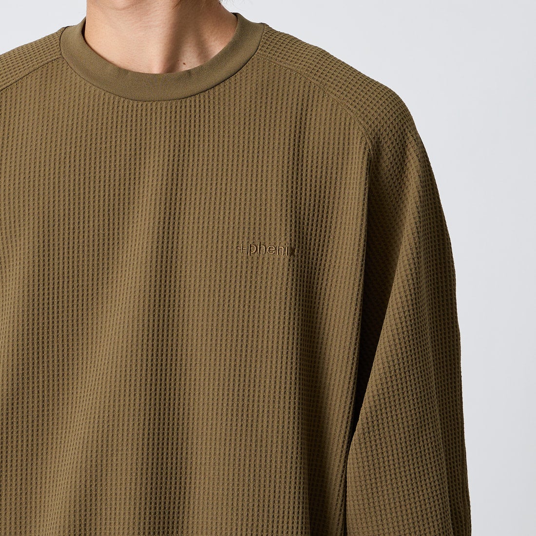 +phenix [プラスフェニックス] 別注 ワッフル ロングスリーブTシャツ [POT-26037IN-JF] BROWN &&モデル身長：177cm 着用サイズ：L&&