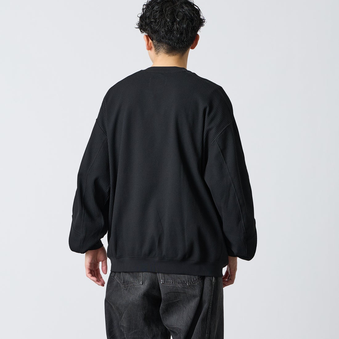 +phenix [プラスフェニックス] 別注 ワッフル ロングスリーブTシャツ [POT-26037IN-JF] BLACK &&モデル身長：168cm 着用サイズ：L&&