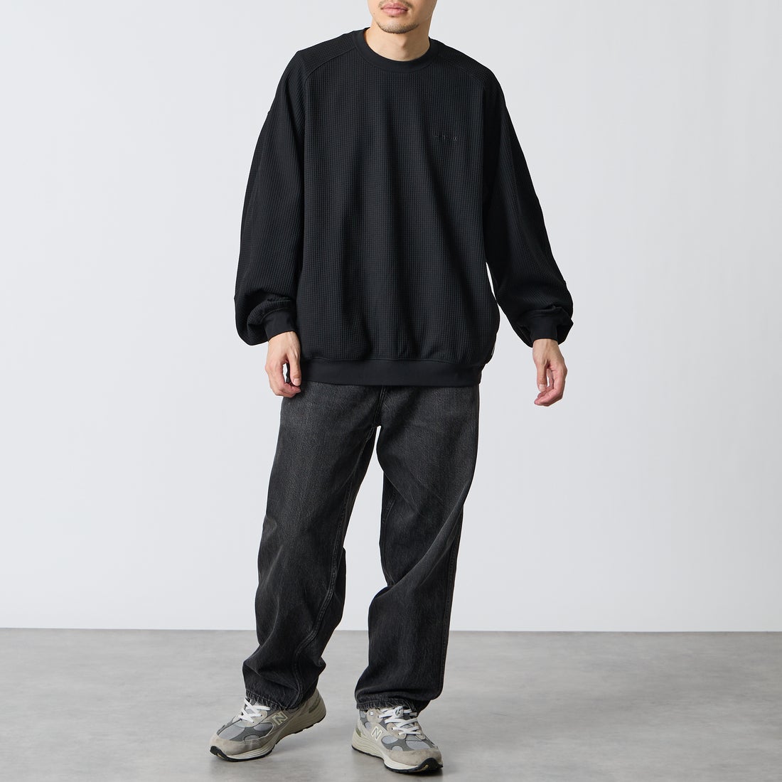 +phenix [プラスフェニックス] 別注 ワッフル ロングスリーブTシャツ [POT-26037IN-JF] BLACK &&モデル身長：168cm 着用サイズ：L&&