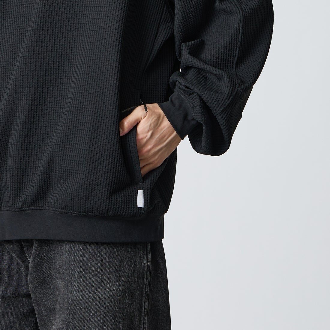 +phenix [プラスフェニックス] 別注 ワッフル ロングスリーブTシャツ [POT-26037IN-JF] BLACK &&モデル身長：168cm 着用サイズ：L&&