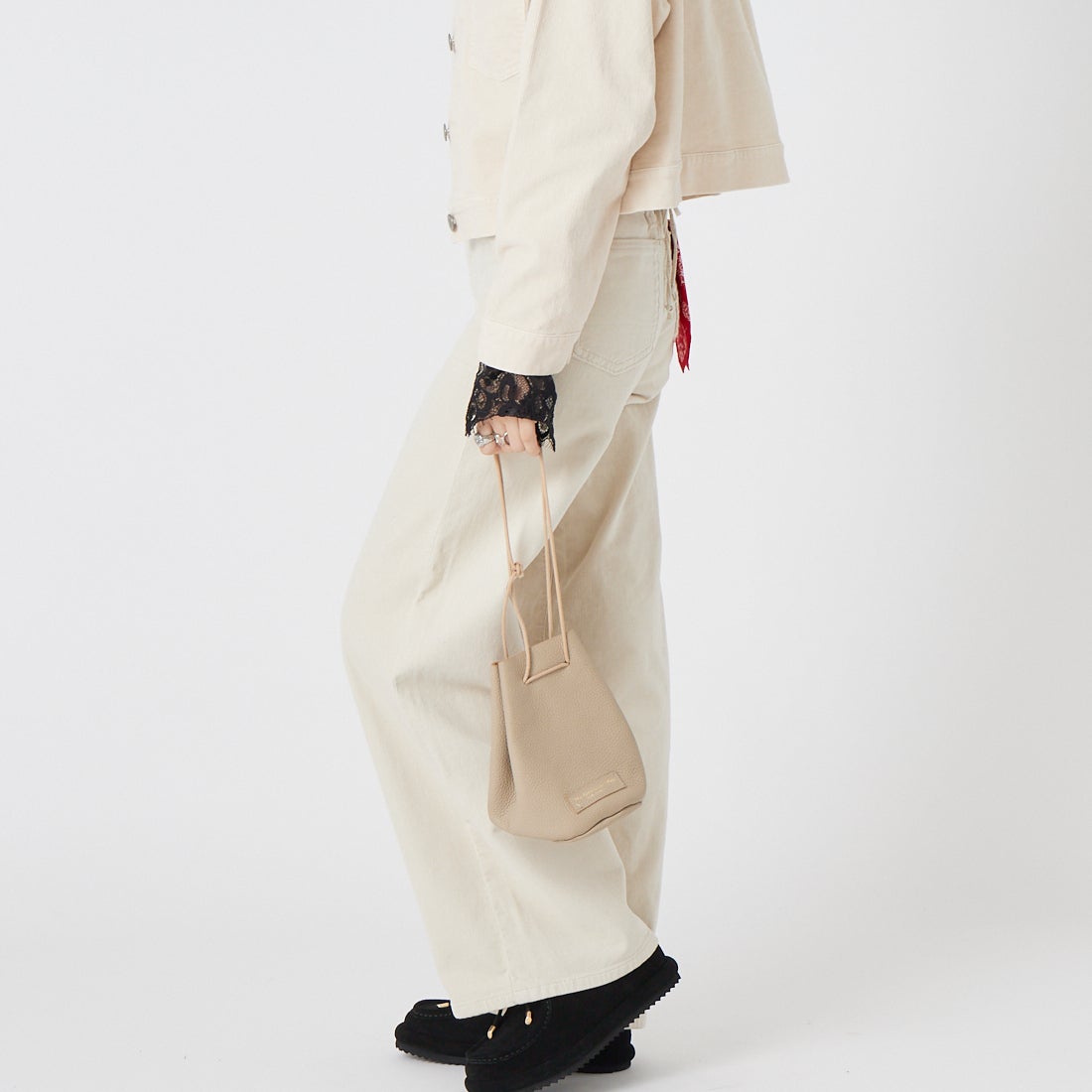 SOMETHING [サムシング] LISA コーデュロイ レースアップワイドパンツ [SN580W] 2634 IVORY &&モデル身長：162cm 着用サイズ：XS&&