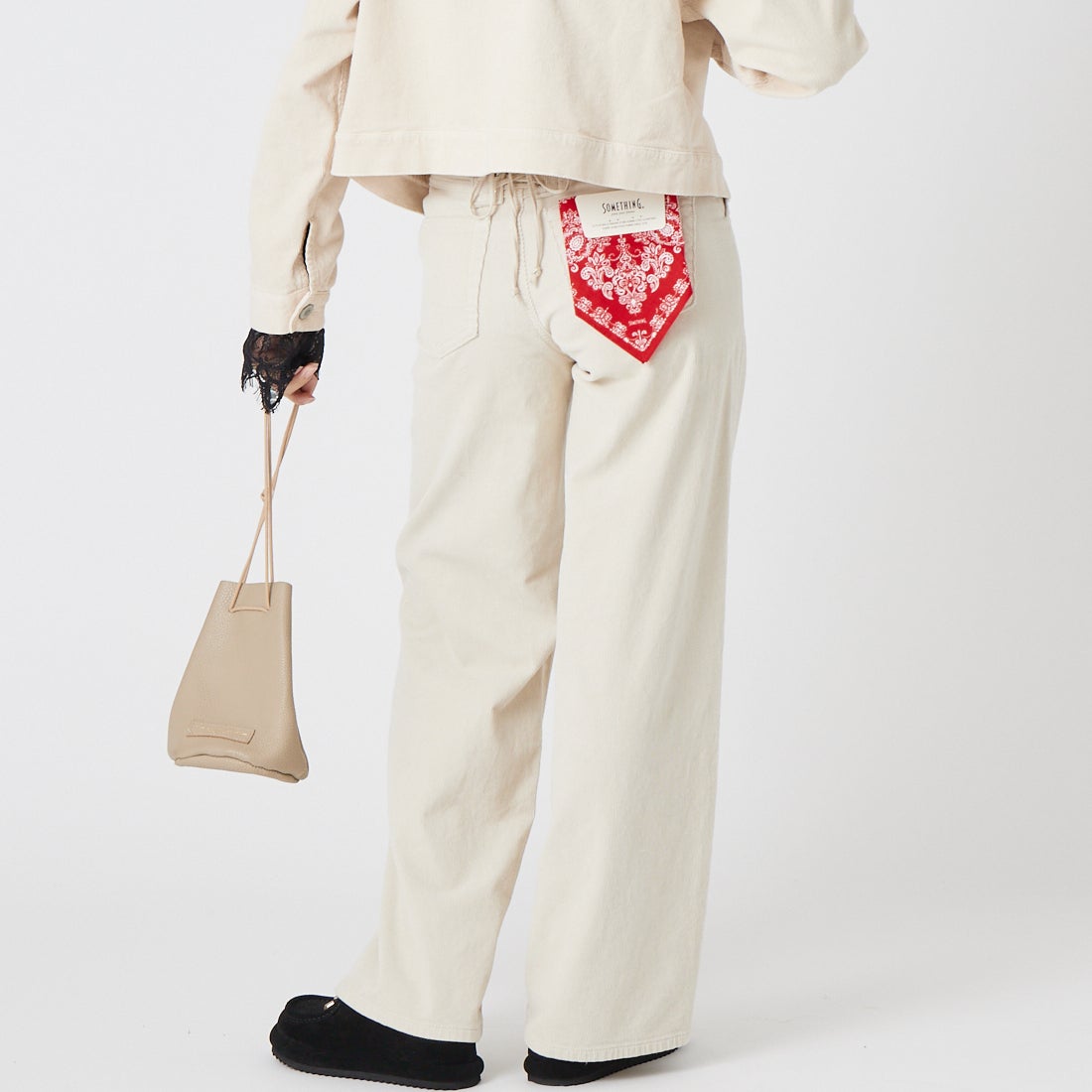 SOMETHING [サムシング] LISA コーデュロイ レースアップワイドパンツ [SN580W] 2634 IVORY &&モデル身長：162cm 着用サイズ：XS&&