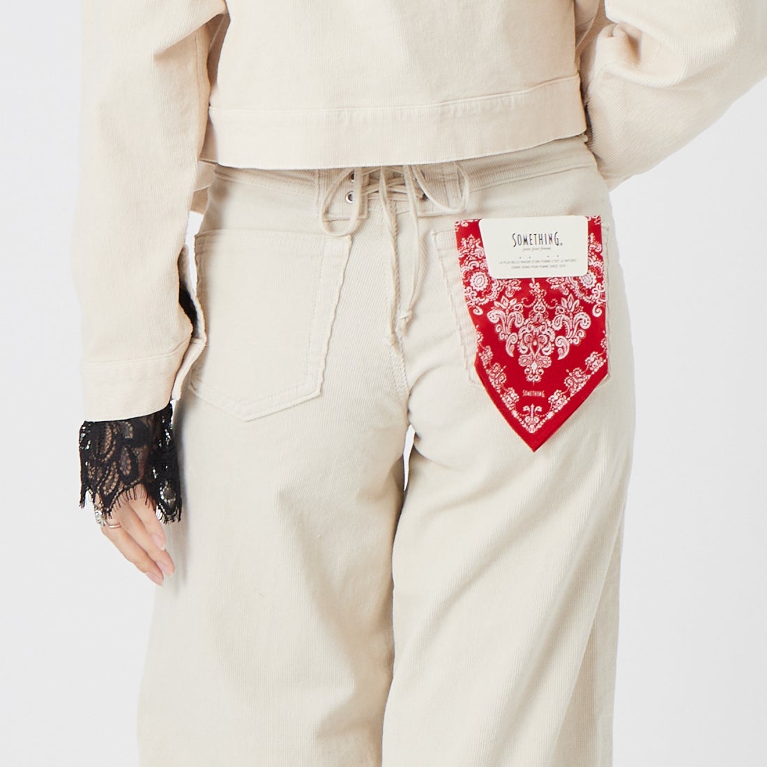 SOMETHING [サムシング] LISA コーデュロイ レースアップワイドパンツ [SN580W] 2634 IVORY &&モデル身長：162cm 着用サイズ：XS&&
