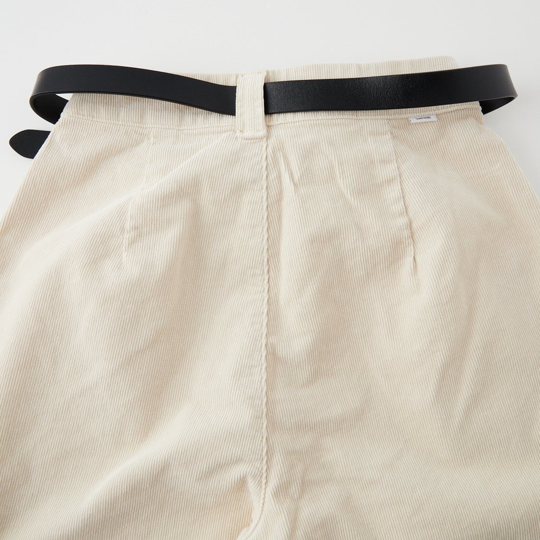 SOMETHING [サムシング] ベルト付き タックカーブワイドパンツ [SN708W] 2634 IVORY