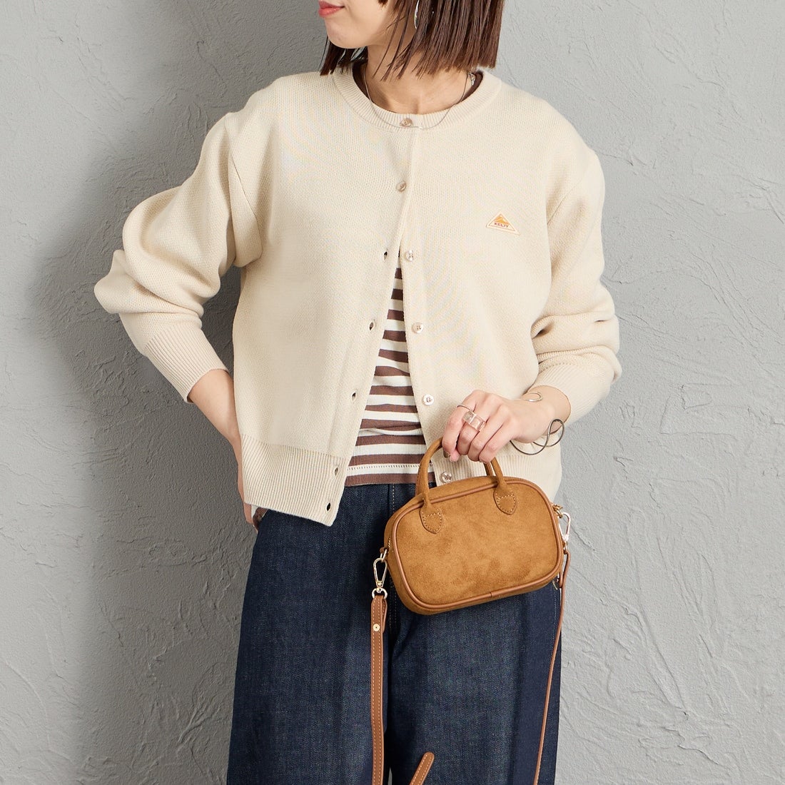 KELTY [ケルティ] 別注 ワンポイントロゴ クルーネックニットカーディガン [KE263W30IN01-JF] OATMEAL &&モデル身長：159cm 着用サイズ：M&&